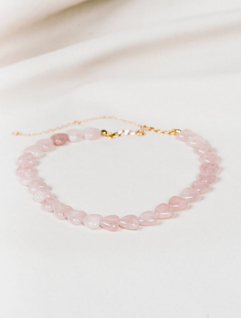 Collier AIMÉE en Quartz Rose avec Perles en Forme de Cœur (Plaqué Or 4 Microns)