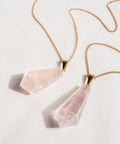 collier or pointe de quartz rose 