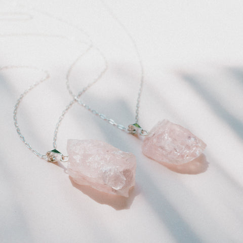 collier raw quartz rose argent